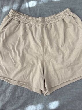 Vuori Women’s Boyfriend Shorts Small
